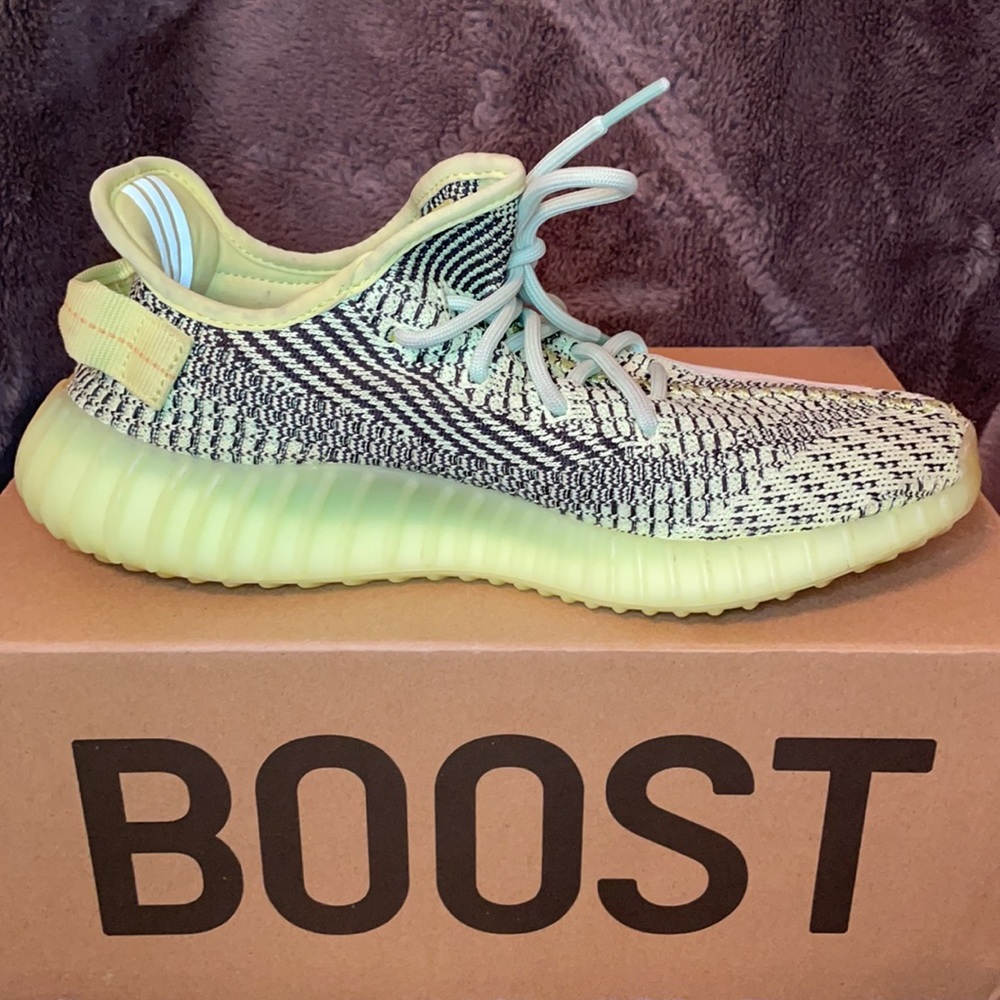 Authentic Yeezy Boost 350 - image 6